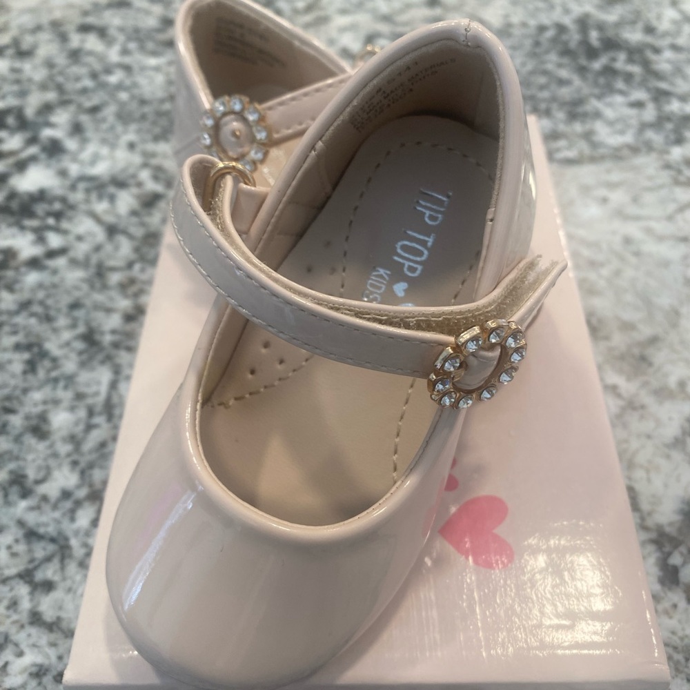 Dressy Girl shoes Size: 4